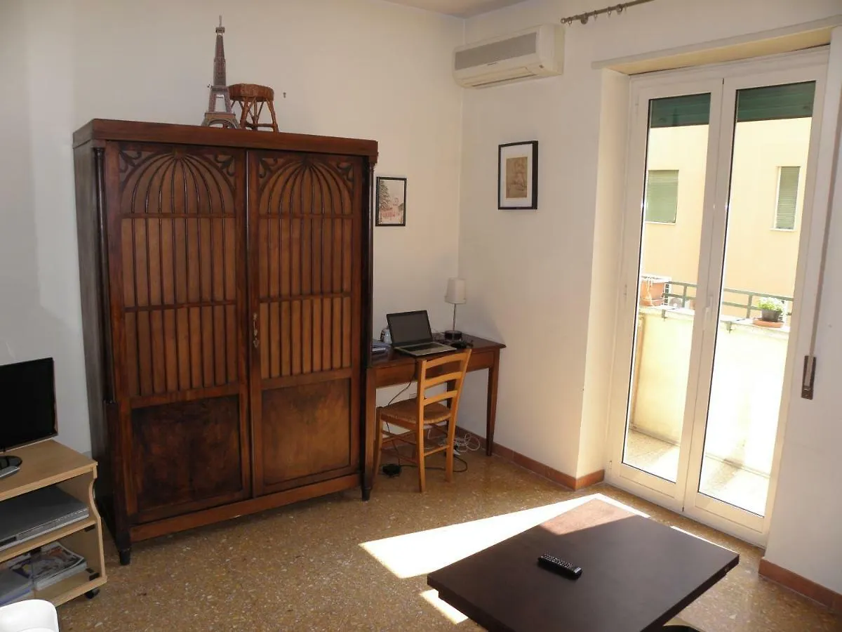 Apartment Casa Lorenzo Magnifico Rome
